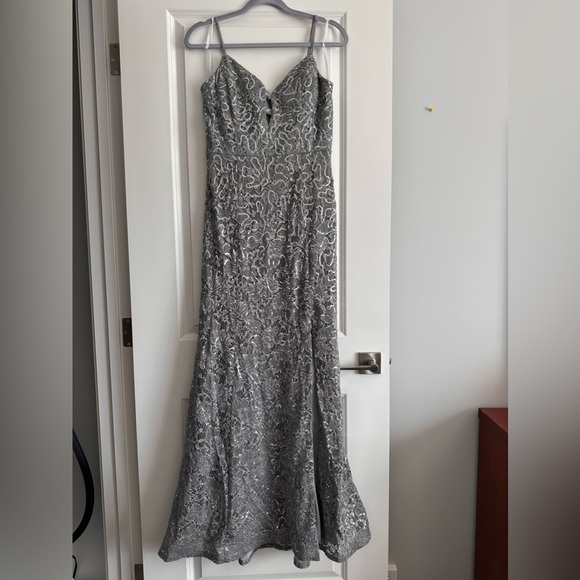 Sparkly night gown - Picture 2 of 4